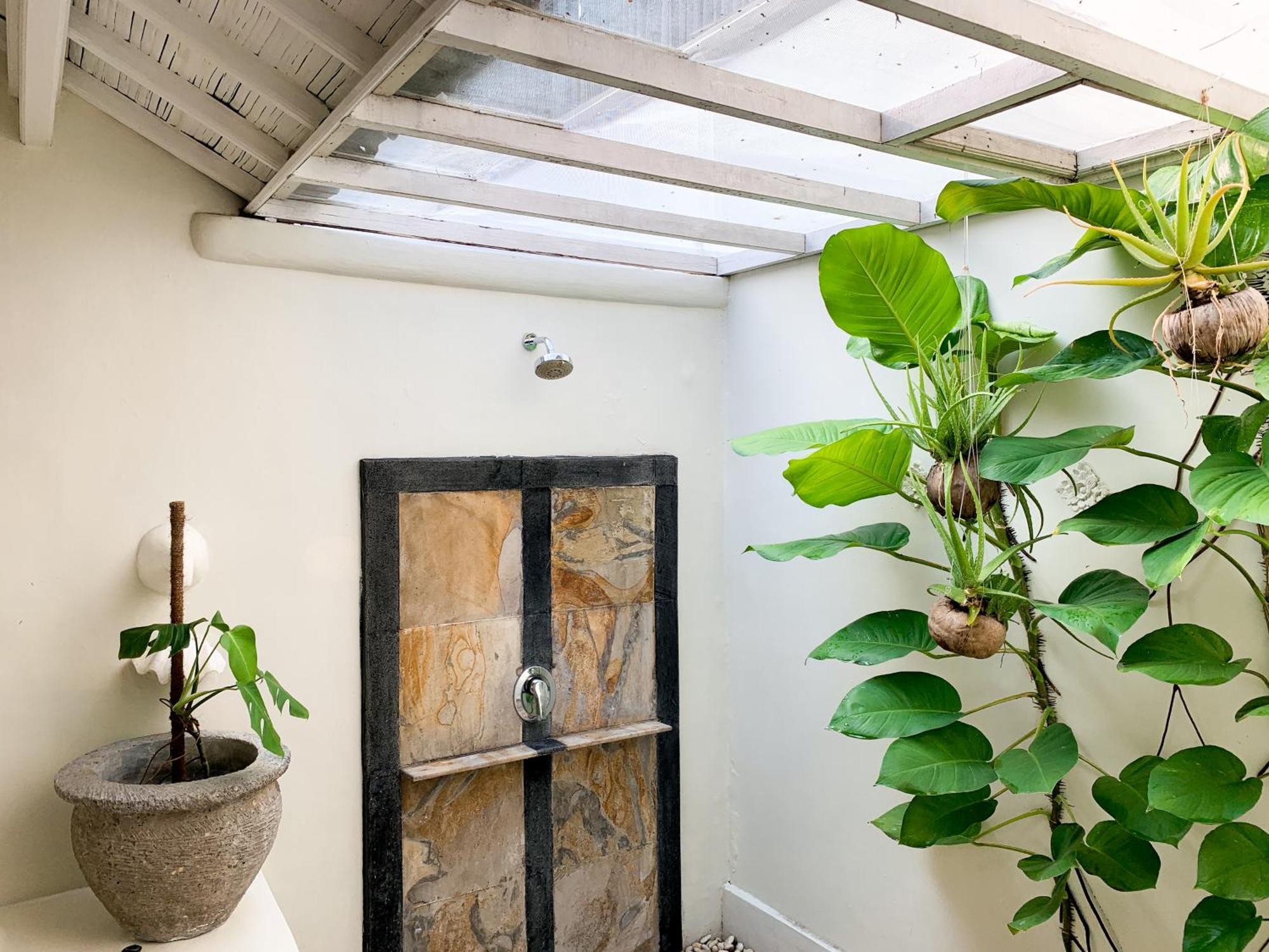 Tropical Oasis 2 Bedroom - Near Seminyak (Bali)